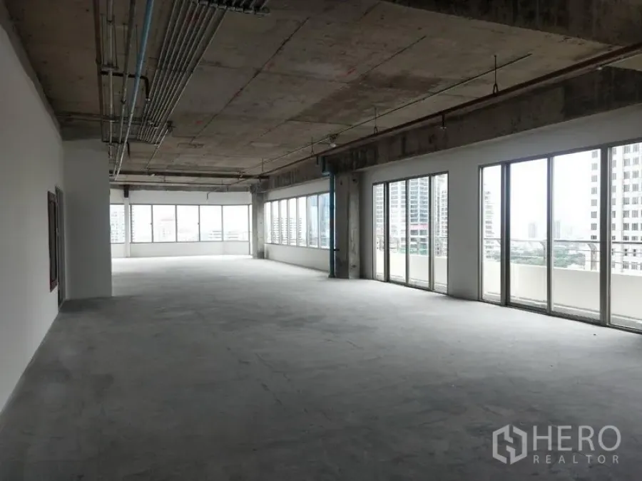 Office Space for rent in Watthana, Bangkok - Spacious bare-shell office floor with large windows and Bangkok skyline views.