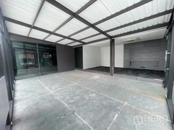 Office Space for rent in Bang Na, Bangkok - Open-plan office with glass frontage, steel-frame canopy and polished concrete floor in Bang Na.