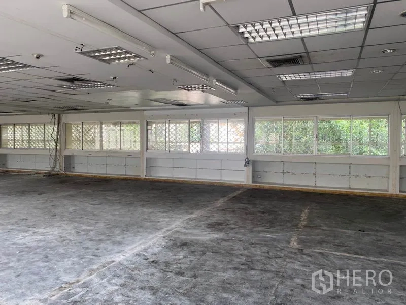 Office Space for rent in Khlong Toei, Bangkok - Spacious office zone with low set windows and lattice screens along the wall.