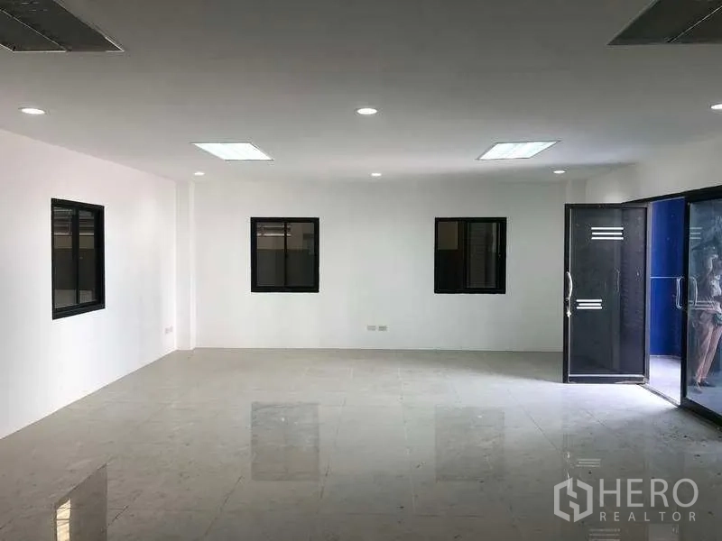 Factory for rent or sale in Bang Phli, Samut Prakan - Large open‑plan office with windows, tiled flooring and glass entrance doors.