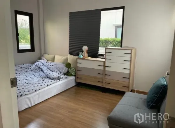 Detached House for rent - Compact guest bedroom with floor mattress, dresser, and two windows bringing in garden views.