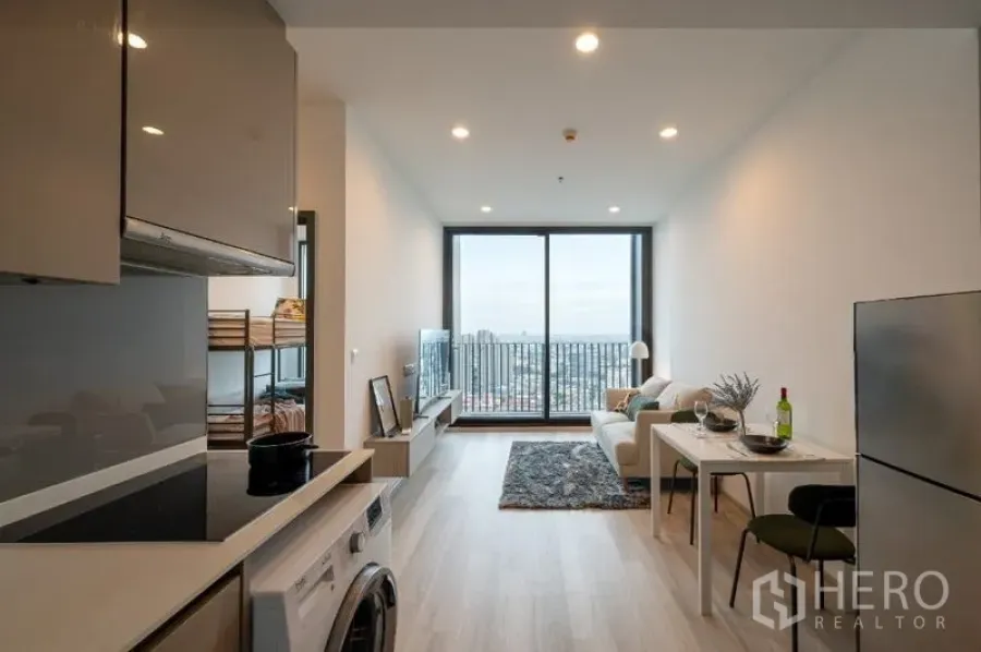 Featured image for For sale 2 Bedroom Condominium in Whizdom Essence in Bang Chak, Phra Khanong, Bangkok BTS Punnawithi