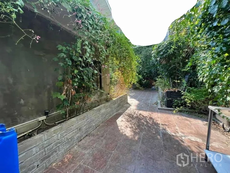 Retail Space for rent in Phaya Thai, Bangkok - Garden walkway beside an ivy‑clad wall and planters.