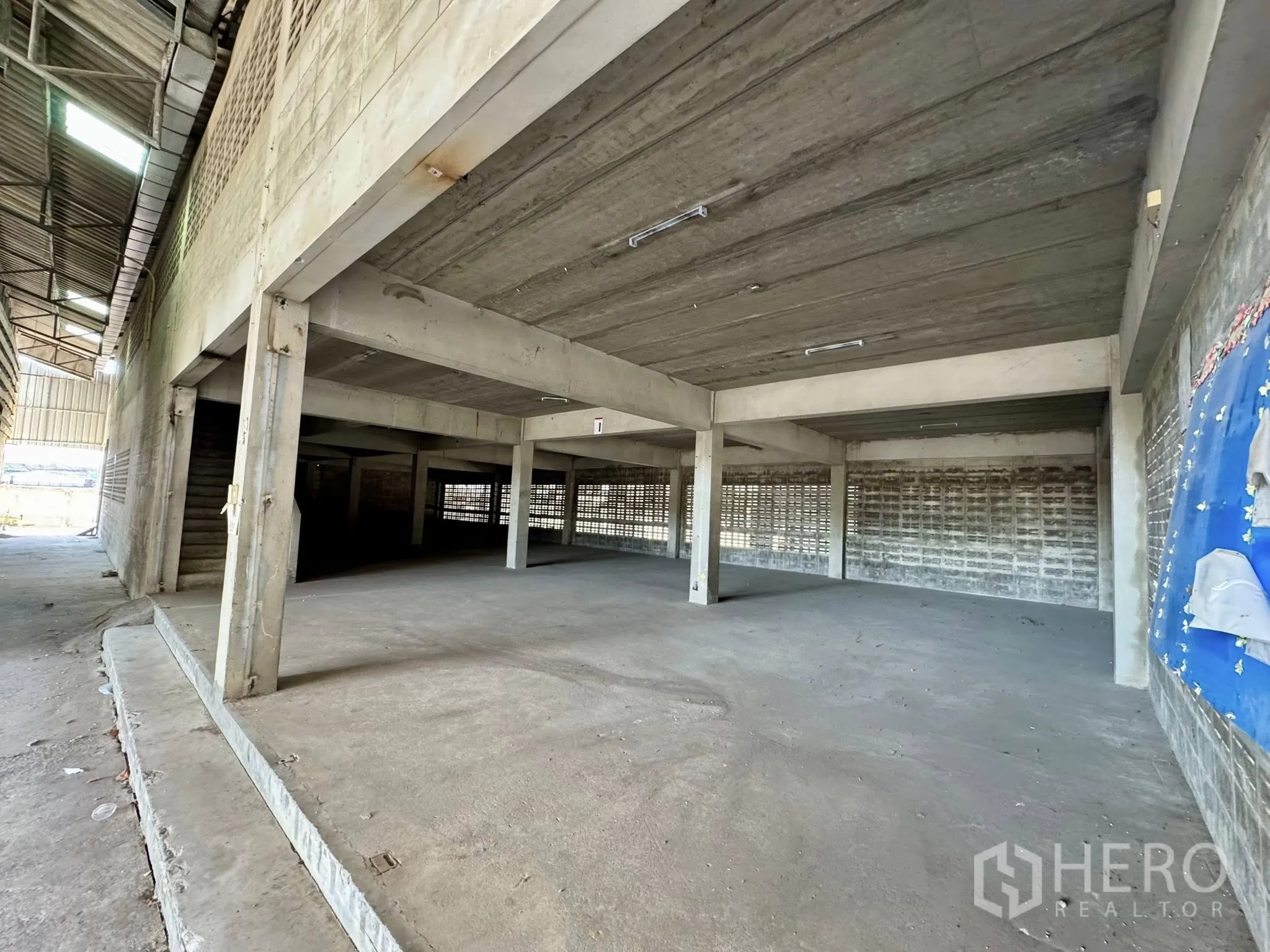 Property Image #29 for property HRE00234