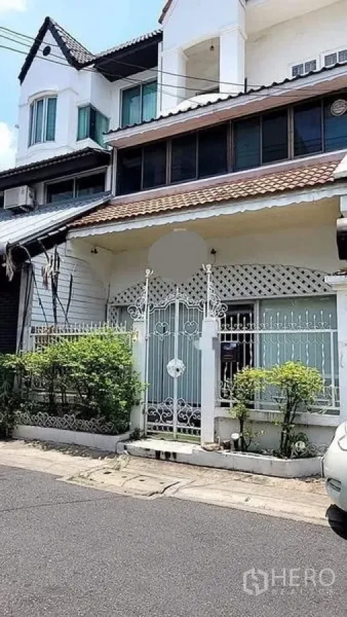 Featured image for For rent 4 Bedroom Detached House in Huai Khwang, Bangkok
