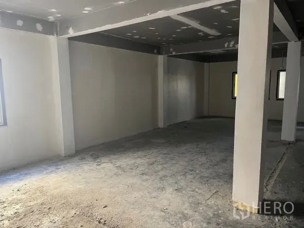 Retail Space for rent in Pathum Wan, Bangkok - Deep retail zone with grey ceiling, white walls, and natural light from side windows.