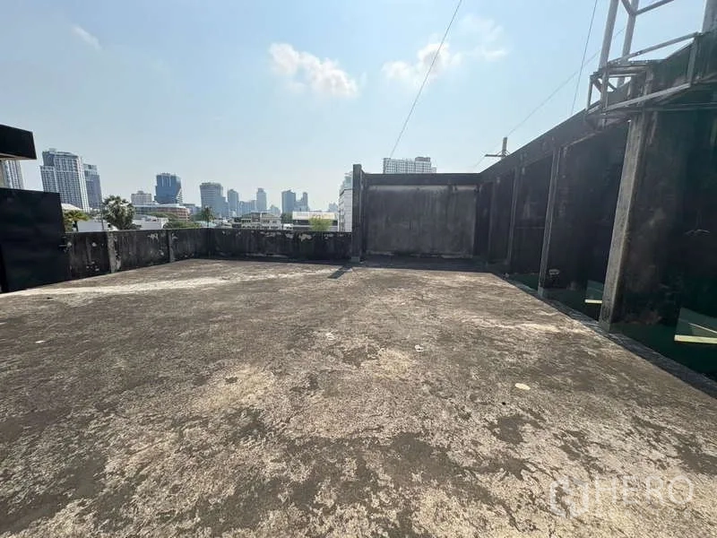 Office Space for rent in Khlong Toei, Bangkok - Open rooftop terrace with Bangkok skyline views.