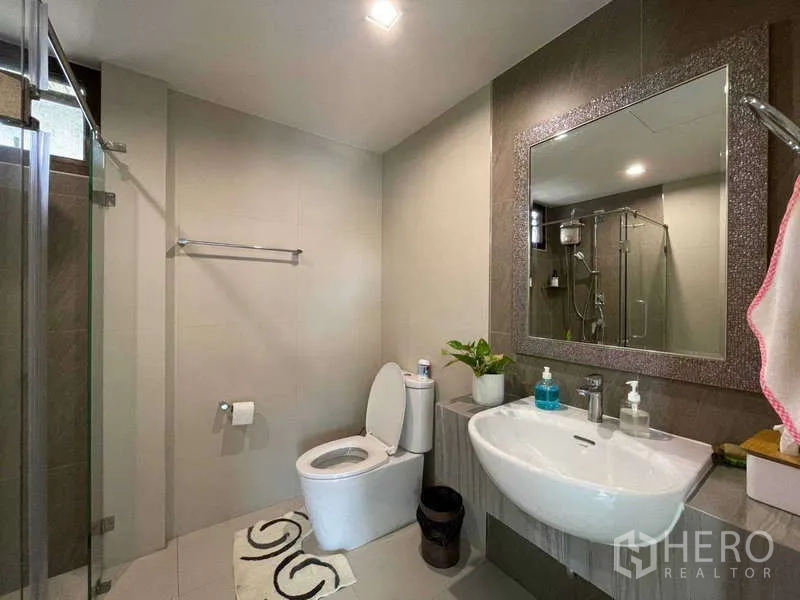 Home Office for rent in Watthana, Bangkok - Second bathroom with walk-in glass shower, large mirror and basin.