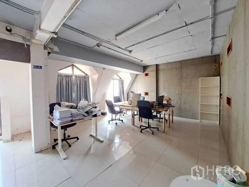 Retail Space for rent in Khlong Toei, Bangkok - Open-plan upper floor with multiple desks, bright windows and exposed beams.