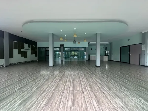Standalone for rent in Prawet, Bangkok - Large event hall with pendant lights, pillars and wide front windows.