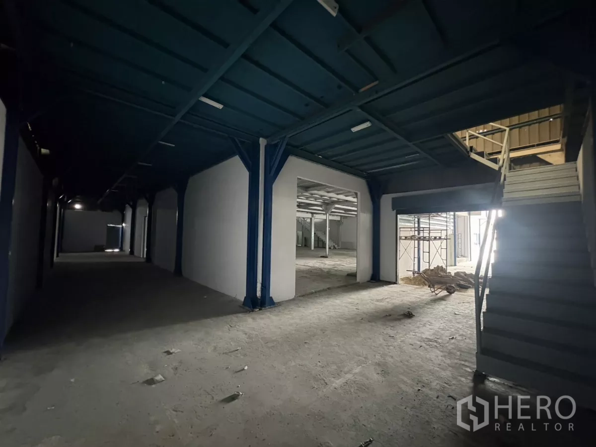 Factory for rent in Khlong Toei, Bangkok - Internal circulation and loading zone with stairs and steel beams.