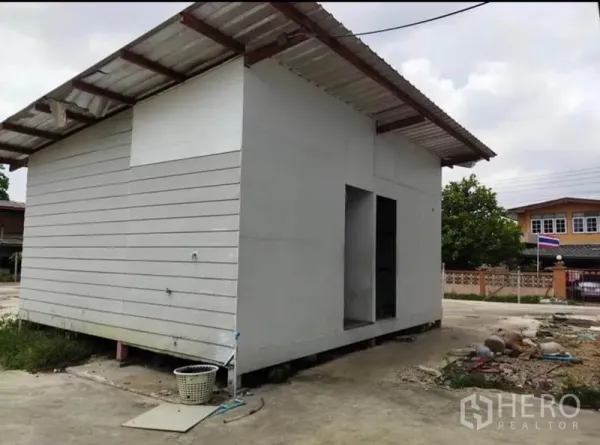 Warehouse for rent in Lat Krabang, Bangkok - Detached utility outbuilding on a concrete yard beside the warehouse.